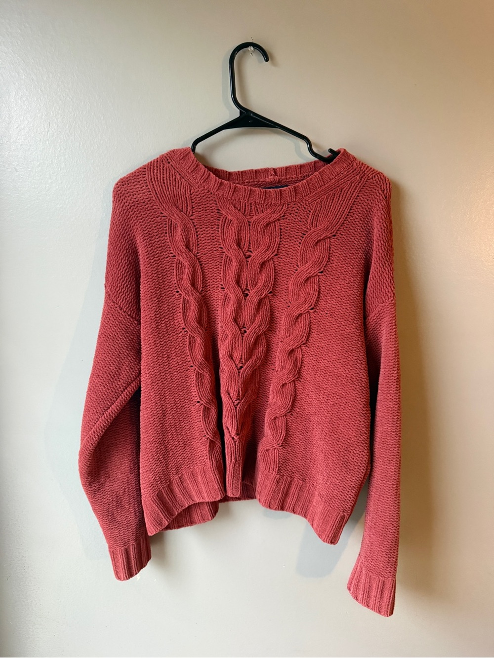 American Eagle Coral Cable Knit Sweater Women’s Medium